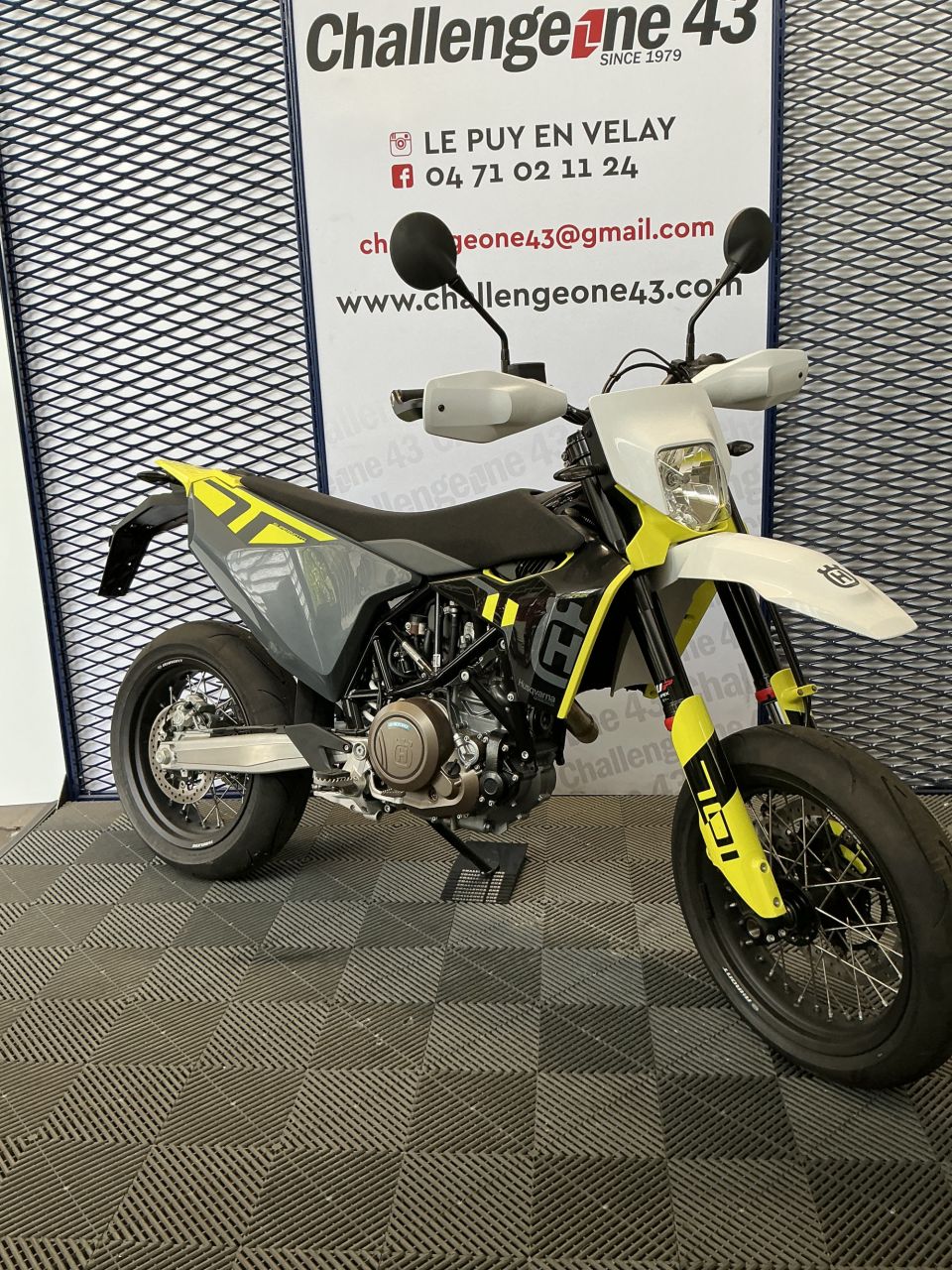 HUSQVARNA 701 SUPERMOTO 4