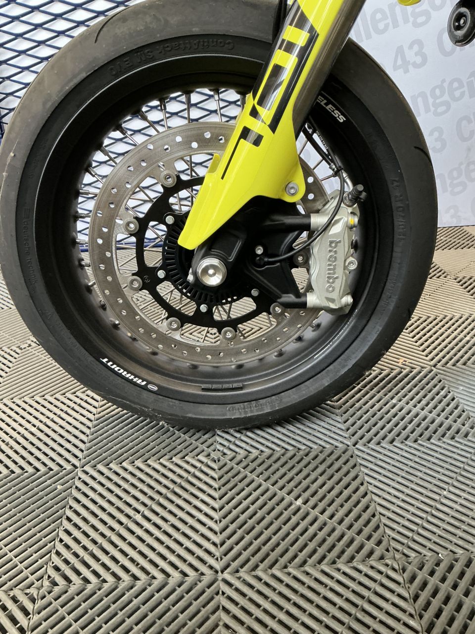 HUSQVARNA 701 SUPERMOTO 4