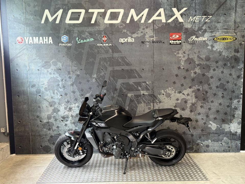 YAMAHA MT-09  Y-AMT 4