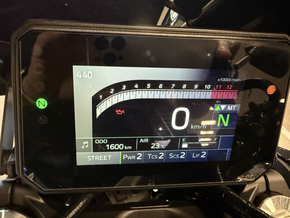 YAMAHA MT-09  Y-AMT 4