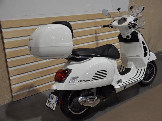 PIAGGIO VESPA 125 GTS 4