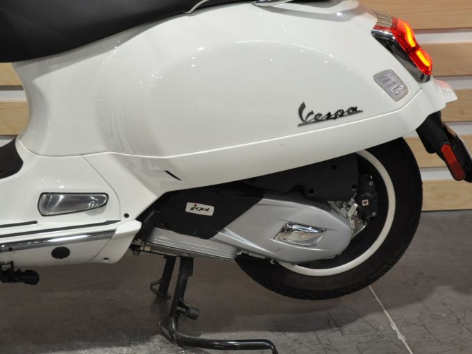 PIAGGIO VESPA 125 GTS 4