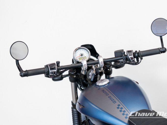 MOTO GUZZI V9 Bobber 850 4