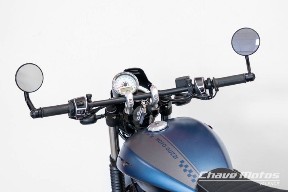 MOTO GUZZI V9 Bobber 850 4