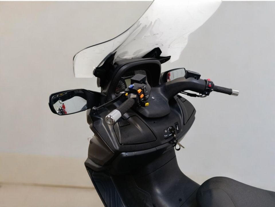 SUZUKI BURGMAN 650 4