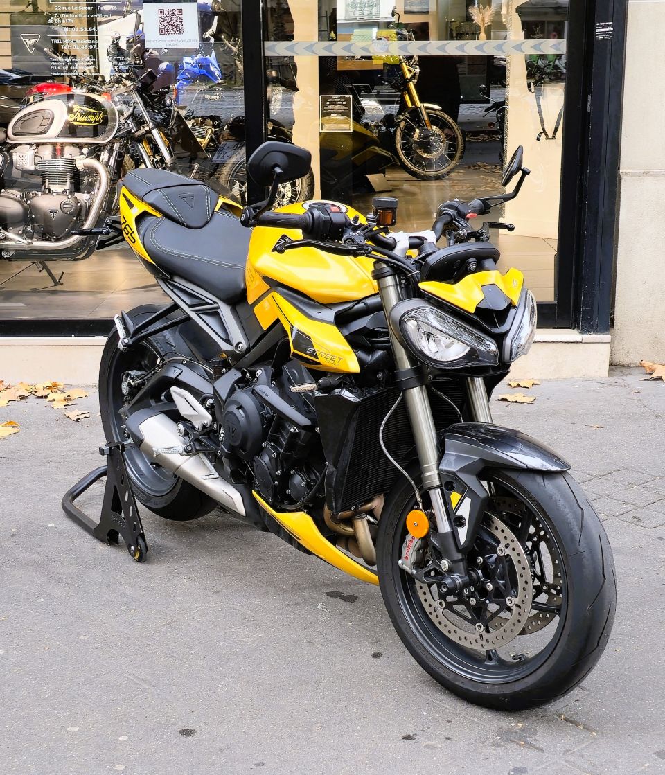 TRIUMPH STREET TRIPLE 765 RS 4
