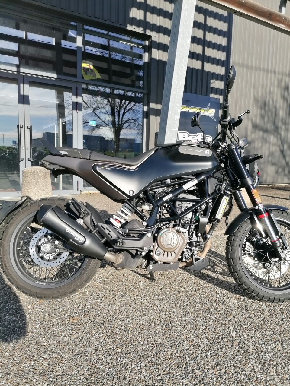 HUSQVARNA SVARTPILEN 125 ABS 4