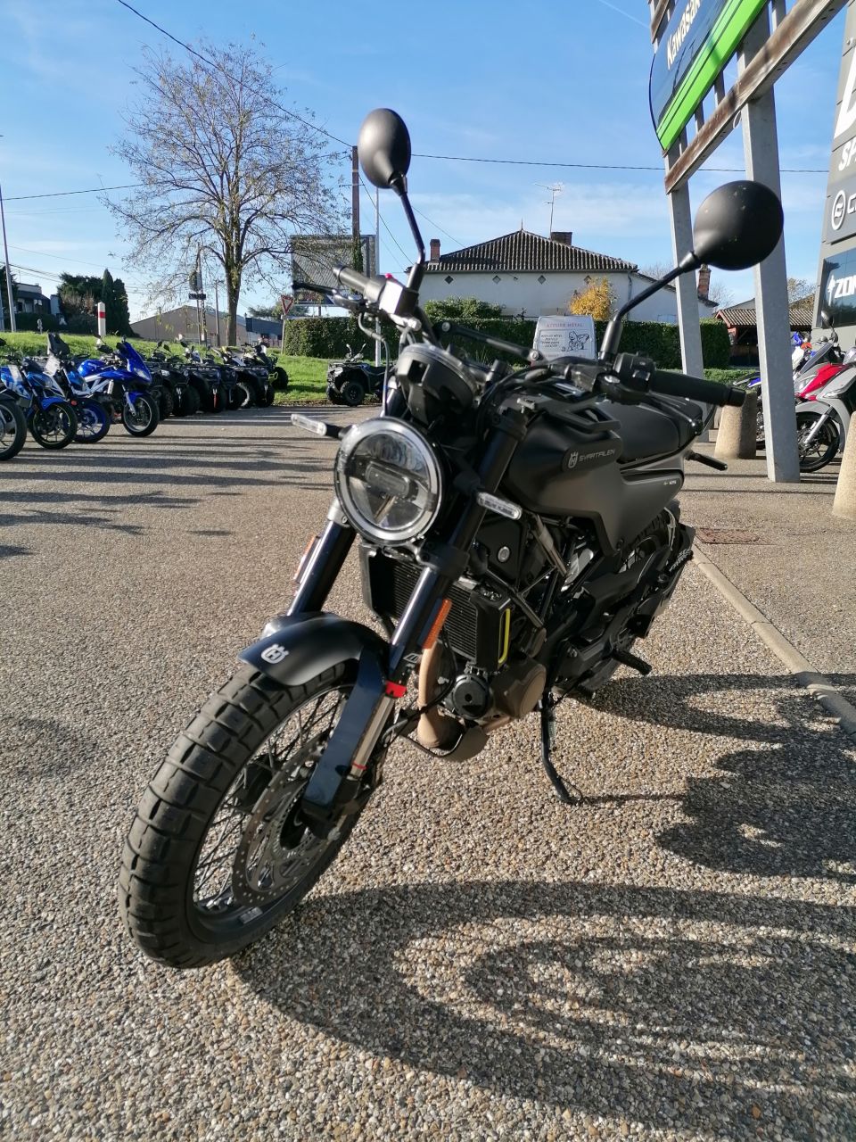 HUSQVARNA SVARTPILEN 125 ABS 4