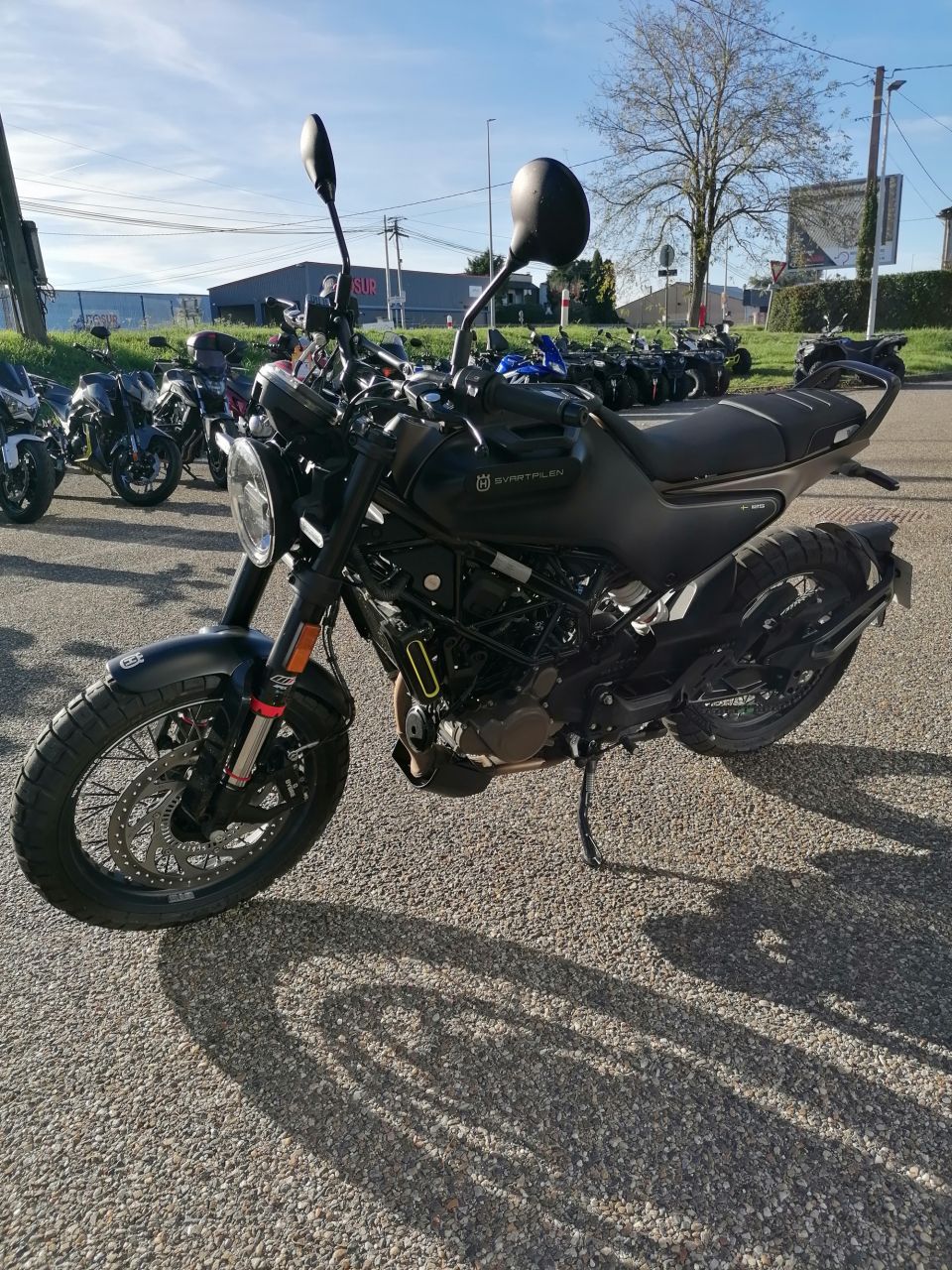 HUSQVARNA SVARTPILEN 125 ABS 4