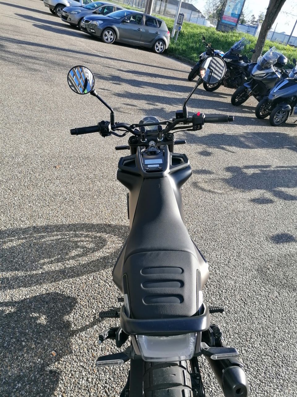 HUSQVARNA SVARTPILEN 125 ABS 4