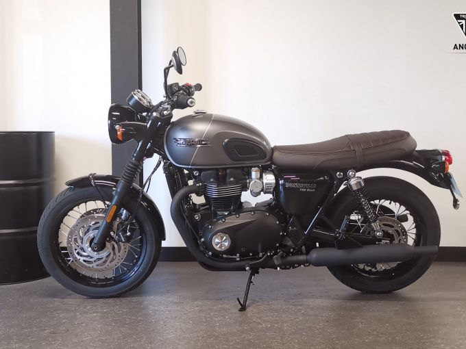 TRIUMPH Bonneville T120 Black 4