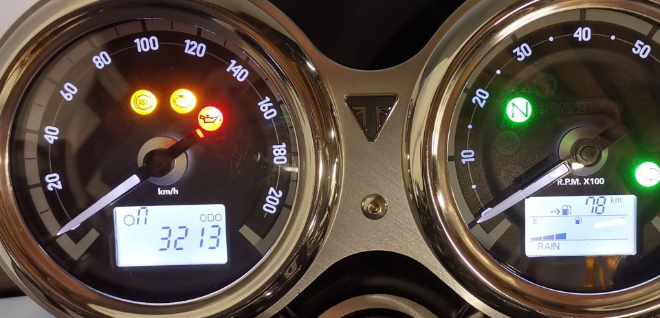 TRIUMPH Bonneville T120 Black 4