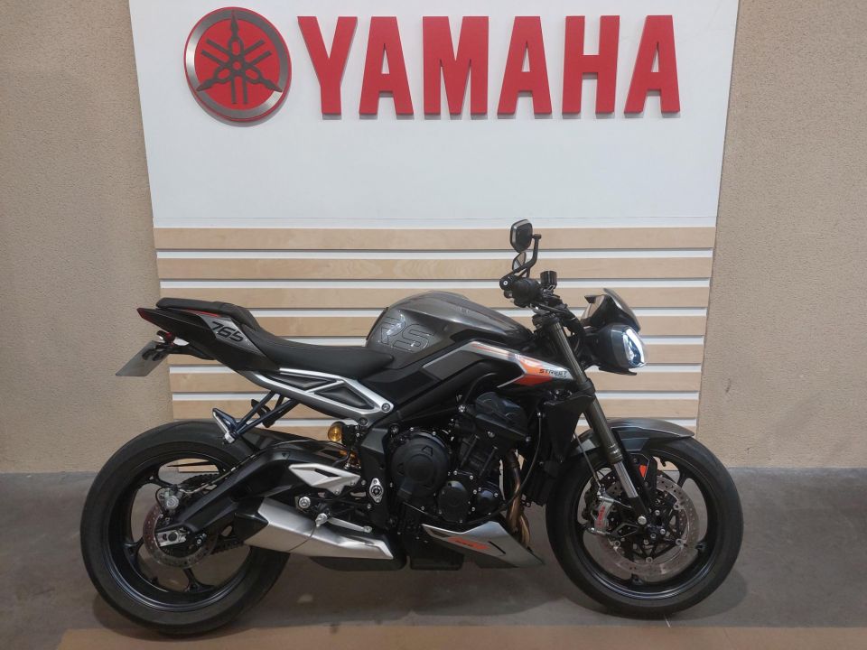 TRIUMPH STREET TRIPLE 765 RS 4
