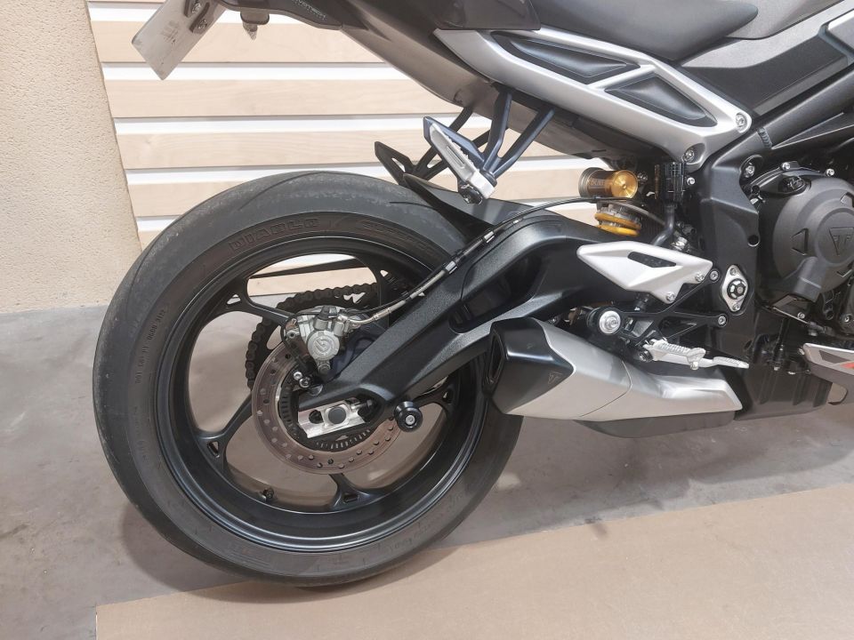 TRIUMPH STREET TRIPLE 765 RS 4