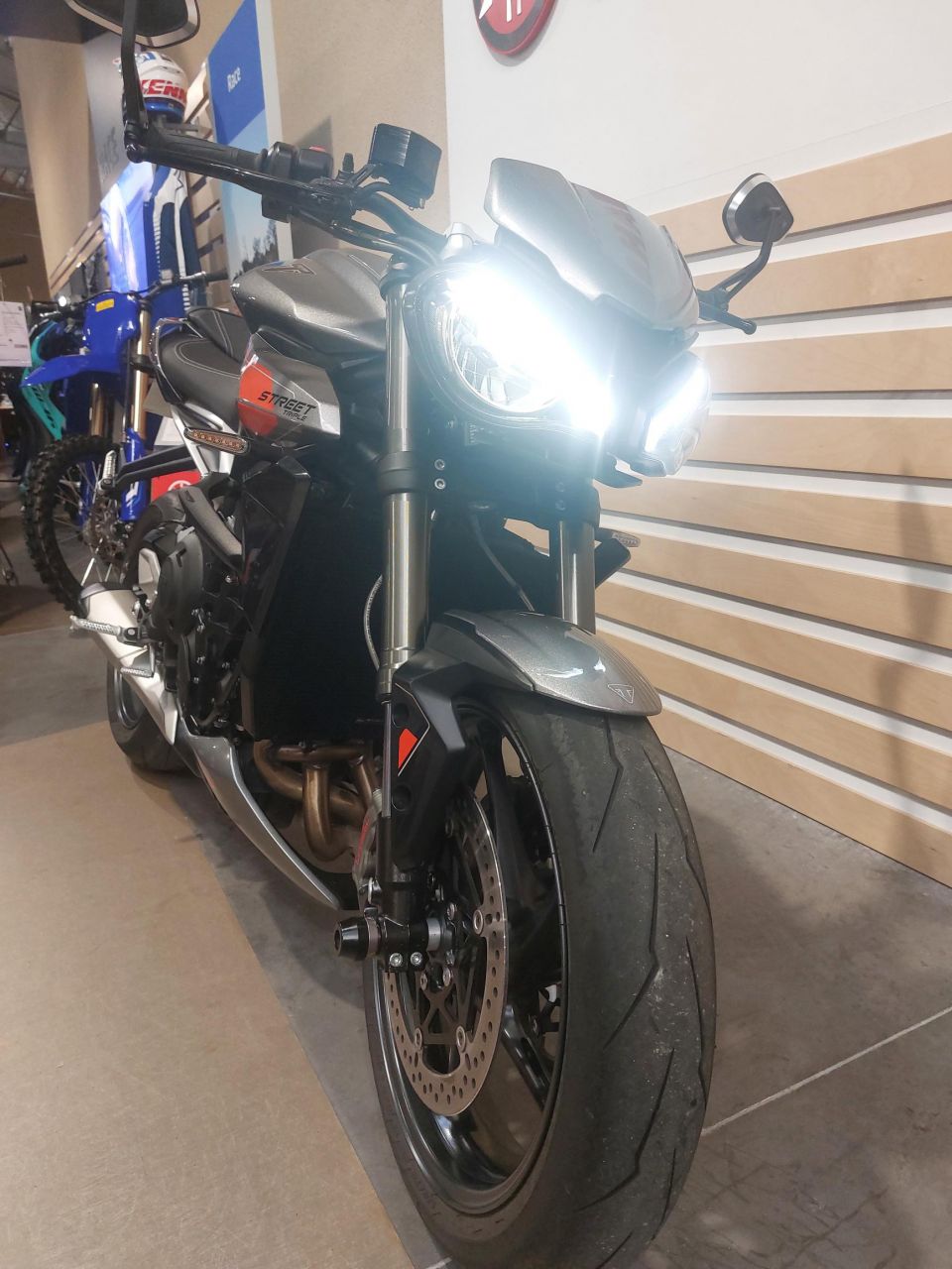 TRIUMPH STREET TRIPLE 765 RS 4