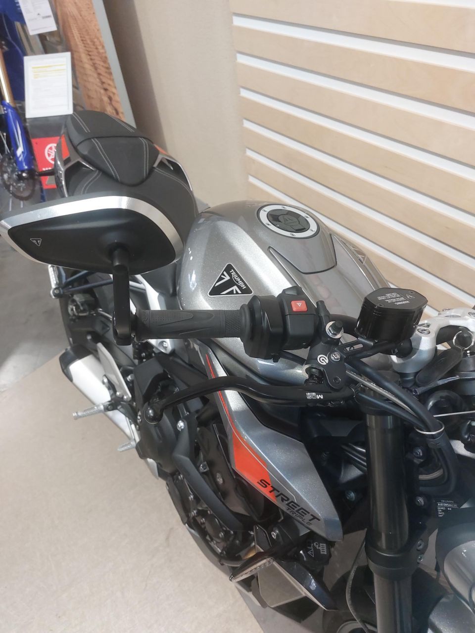 TRIUMPH STREET TRIPLE 765 RS 4