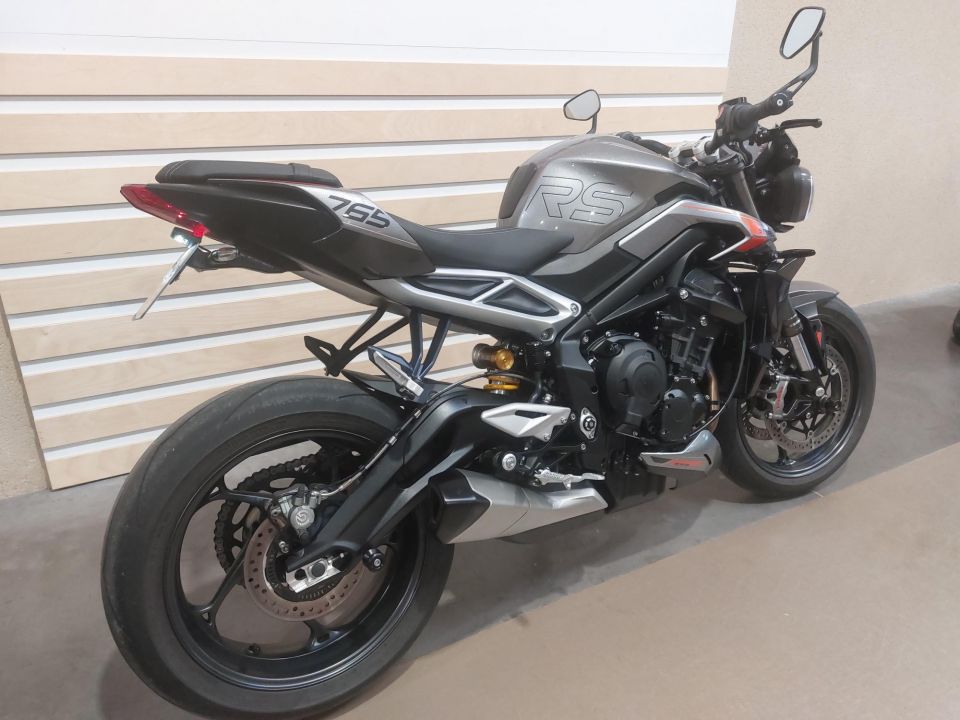 TRIUMPH STREET TRIPLE 765 RS 4