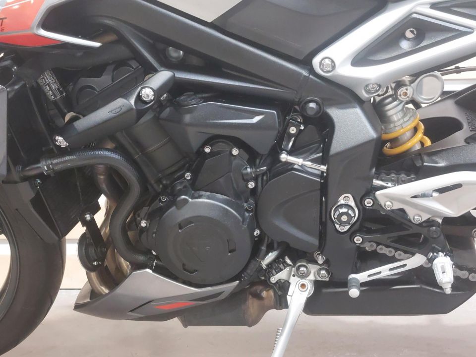TRIUMPH STREET TRIPLE 765 RS 4