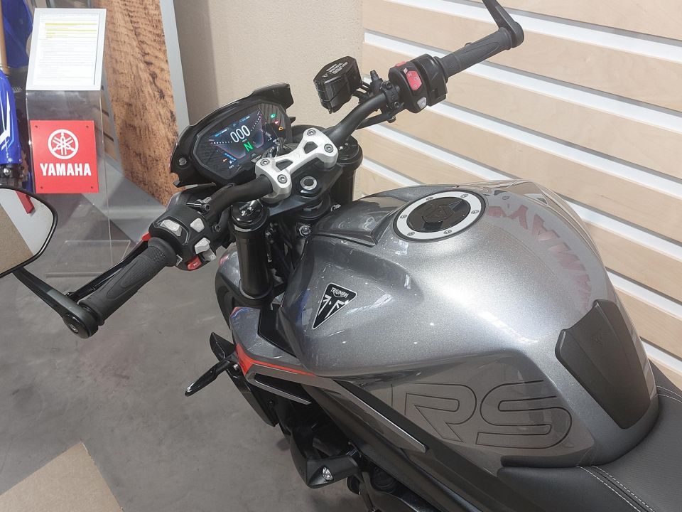 TRIUMPH STREET TRIPLE 765 RS 4