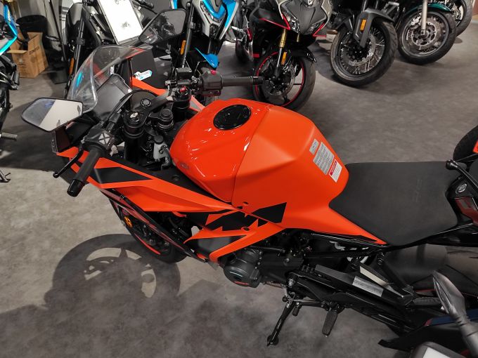 KTM RC 390 ABS 4