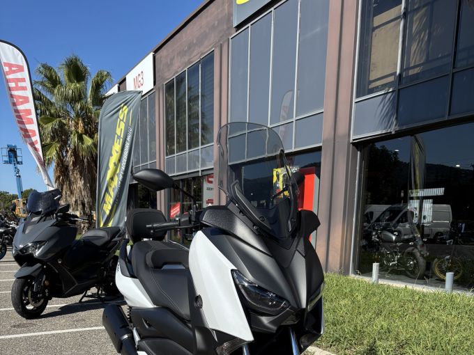 YAMAHA XMAX 300 4