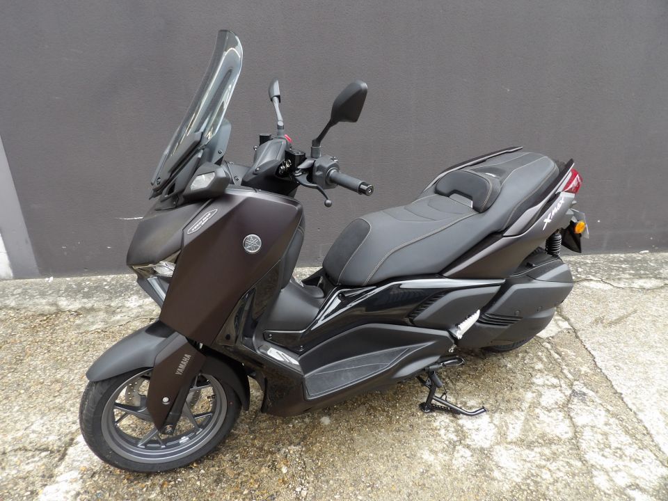 YAMAHA XMAX 300 Tech Max 4