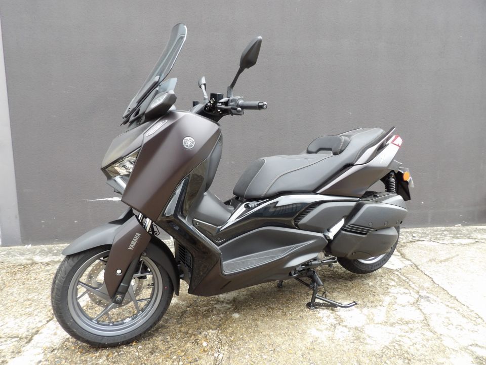 YAMAHA XMAX 300 Tech Max 4