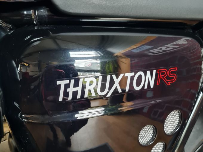 TRIUMPH THRUXTON 1200 RS 4