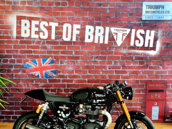 TRIUMPH THRUXTON 1200 RS 4