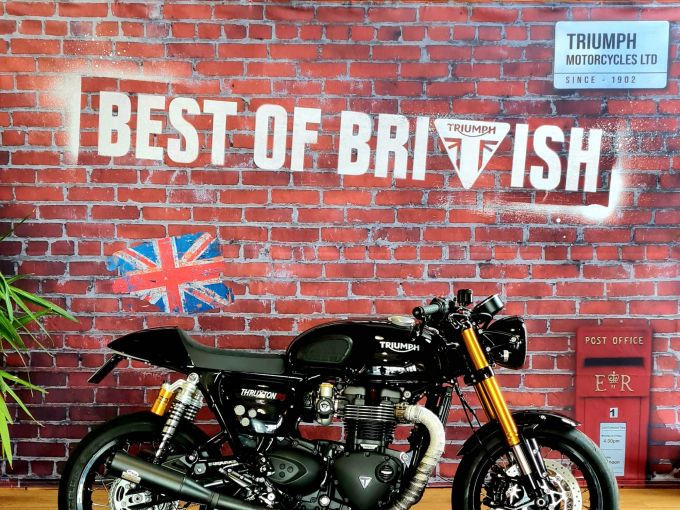 TRIUMPH THRUXTON 1200 RS 4