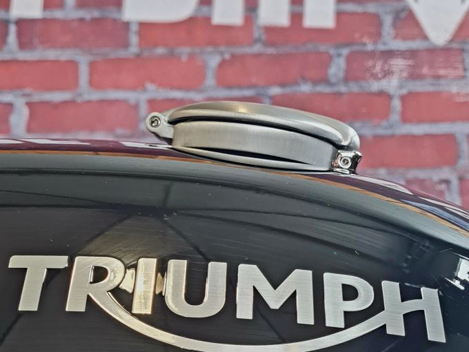 TRIUMPH THRUXTON 1200 RS 4