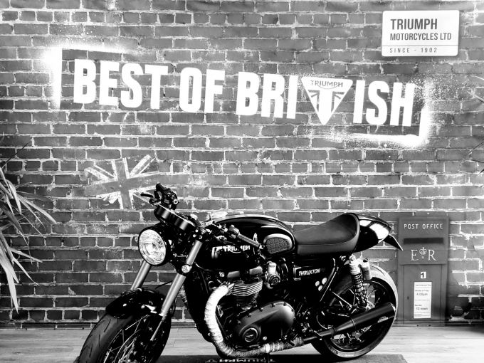 TRIUMPH THRUXTON 1200 RS 4