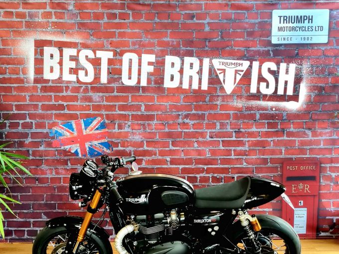 TRIUMPH THRUXTON 1200 RS 4