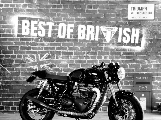 TRIUMPH THRUXTON 1200 RS 4