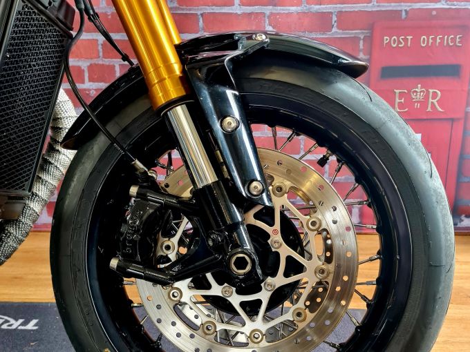 TRIUMPH THRUXTON 1200 RS 4