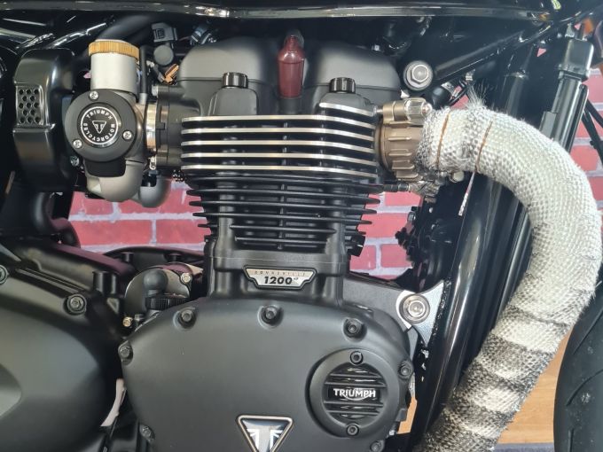 TRIUMPH THRUXTON 1200 RS 4