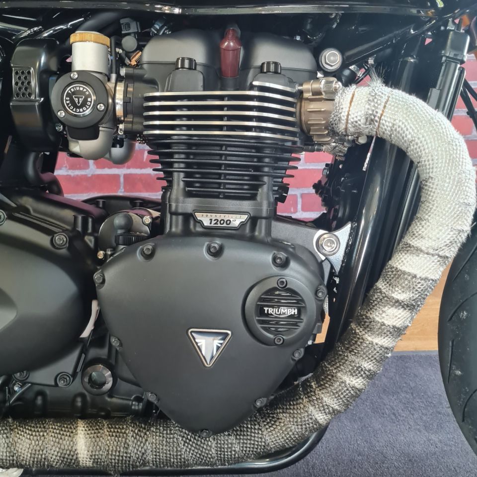 TRIUMPH THRUXTON 1200 RS 4