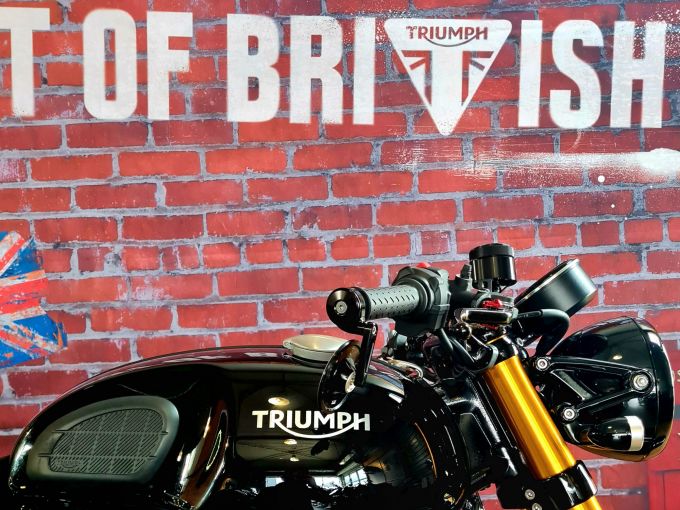 TRIUMPH THRUXTON 1200 RS 4
