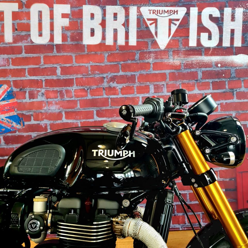 TRIUMPH THRUXTON 1200 RS 4