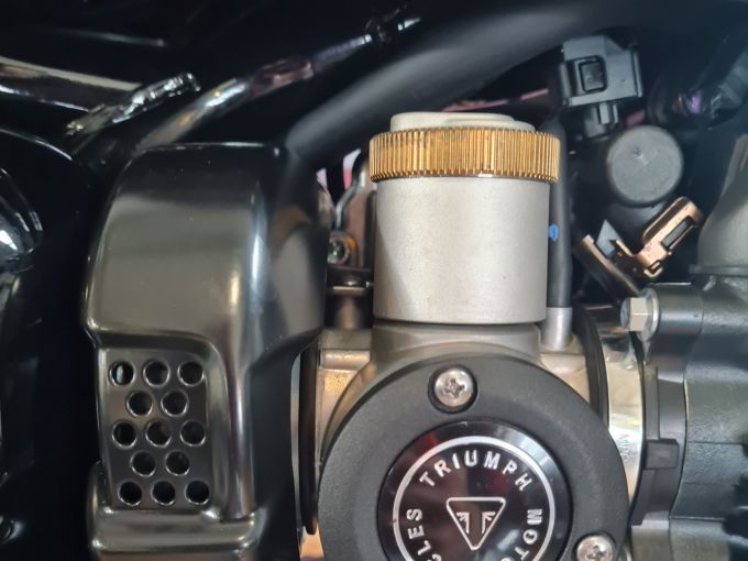 TRIUMPH THRUXTON 1200 RS 4