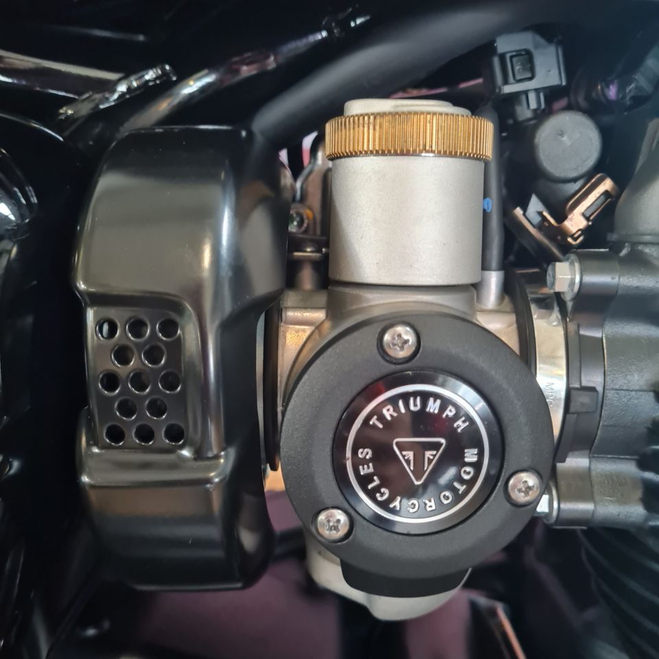 TRIUMPH THRUXTON 1200 RS 4