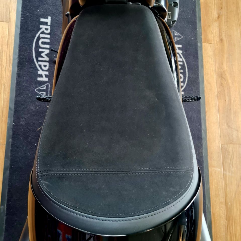 TRIUMPH THRUXTON 1200 RS 4