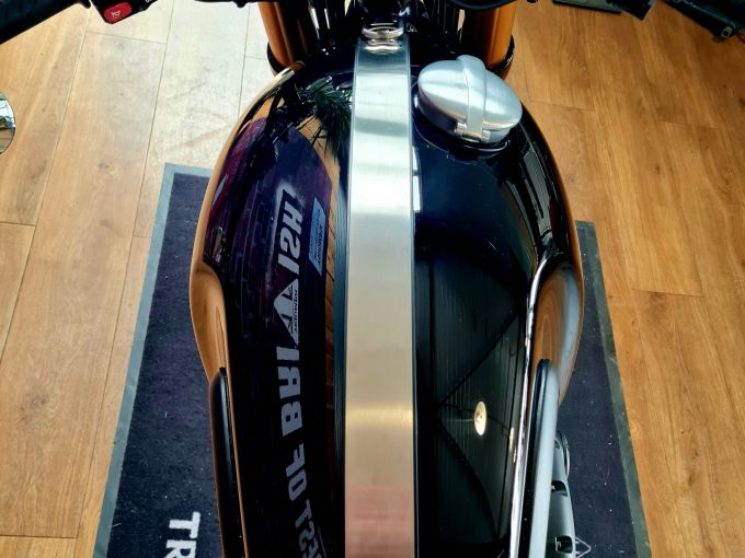 TRIUMPH THRUXTON 1200 RS 4