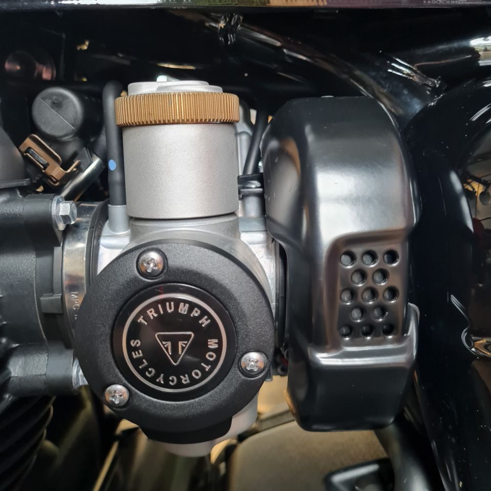 TRIUMPH THRUXTON 1200 RS 4