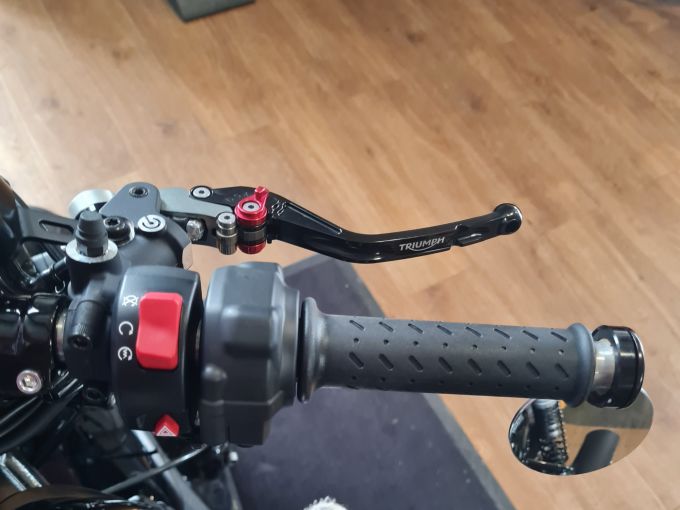 TRIUMPH THRUXTON 1200 RS 4