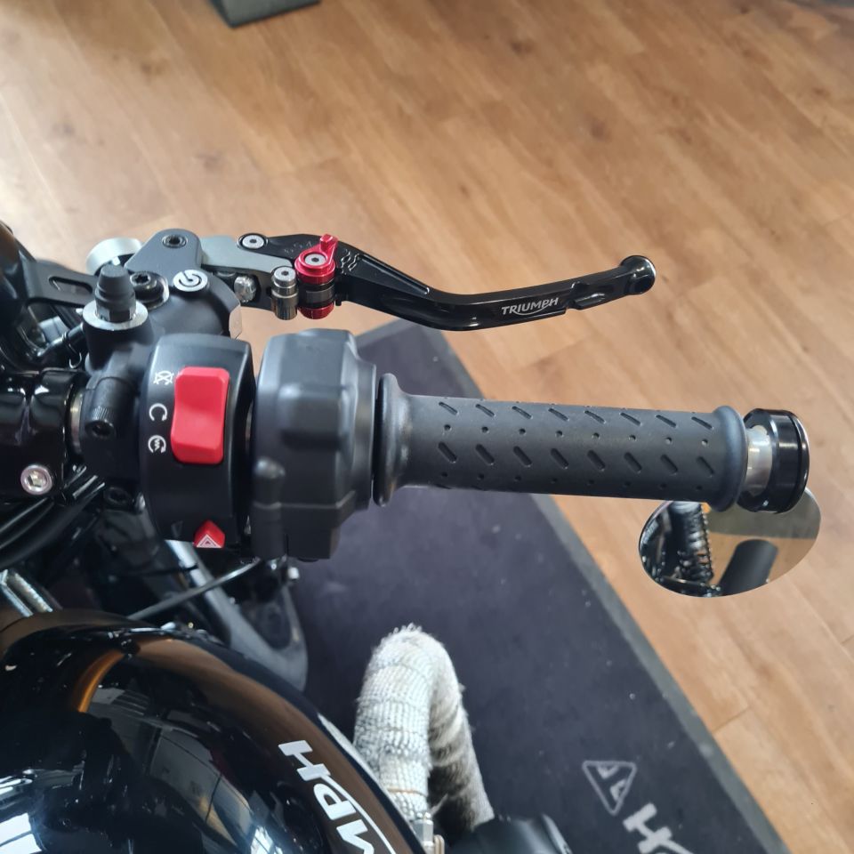 TRIUMPH THRUXTON 1200 RS 4