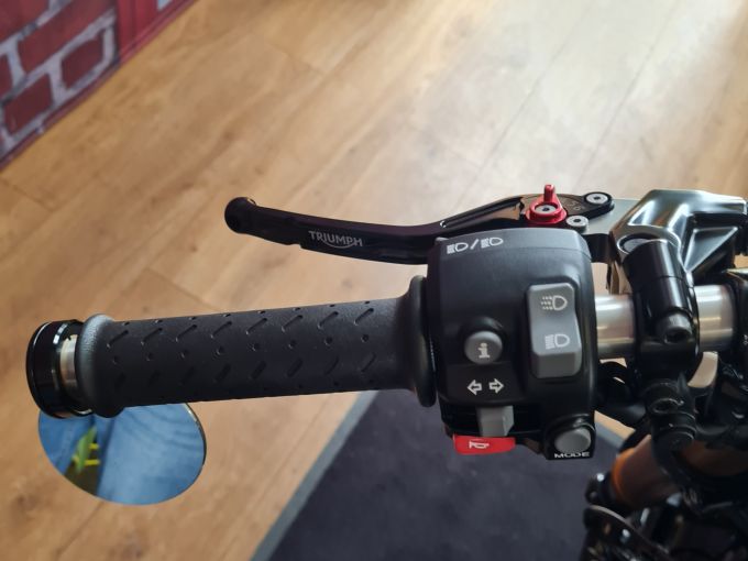 TRIUMPH THRUXTON 1200 RS 4