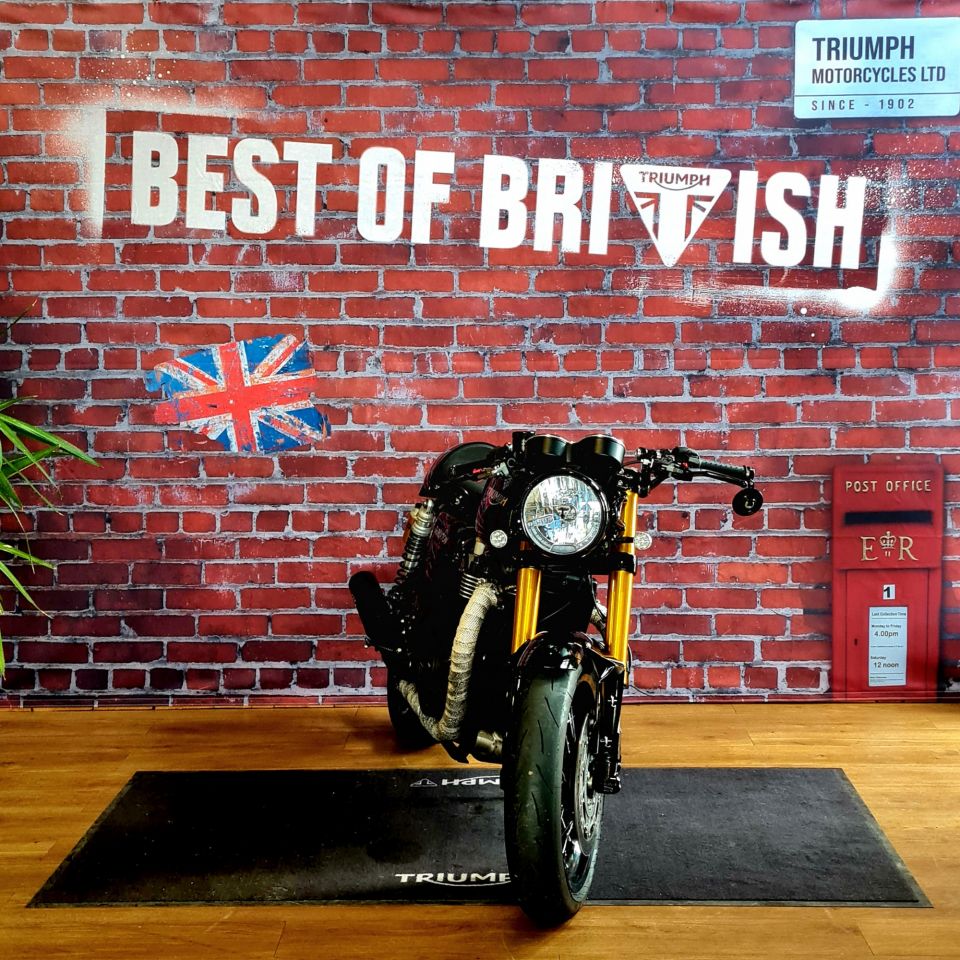 TRIUMPH THRUXTON 1200 RS 4