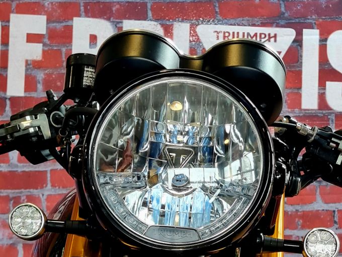 TRIUMPH THRUXTON 1200 RS 4