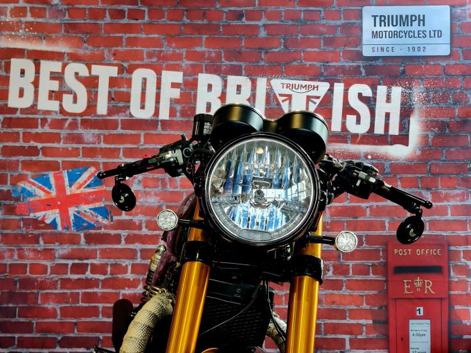 TRIUMPH THRUXTON 1200 RS 4